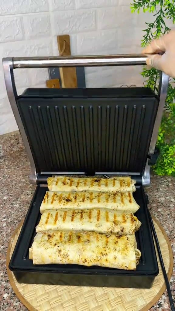 شاورما الدجاج المنزلية مع الثومية